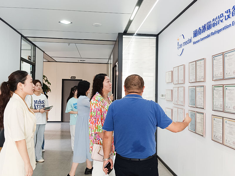 现代物流学院储书记协教学调研团莅临风暴娱乐