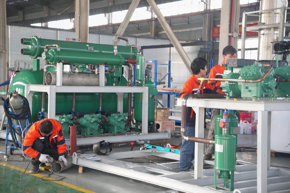 寒冬将至,风暴娱乐制冷车间却热火朝天