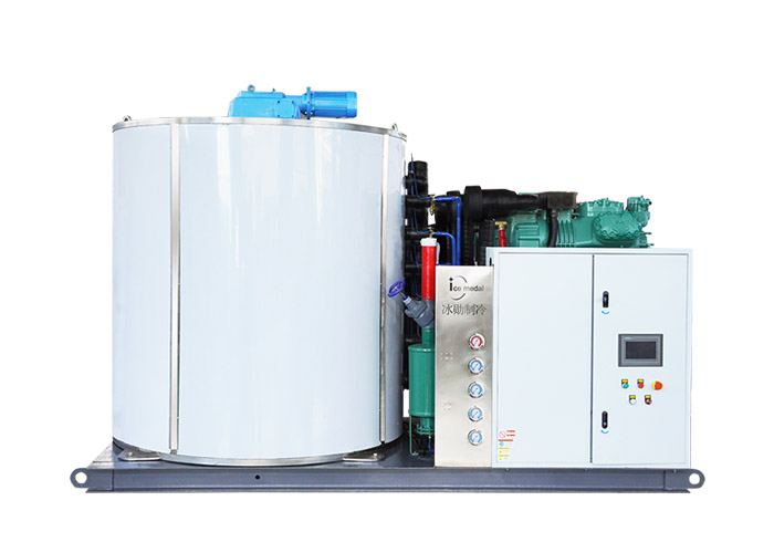 风暴娱乐制冰机设备中片冰机的优势与市场需求