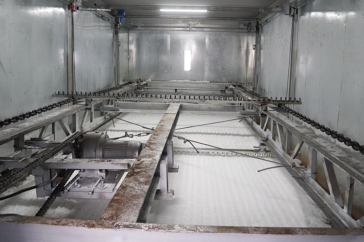 混凝土加冰：破解工程难题的“温度密码”